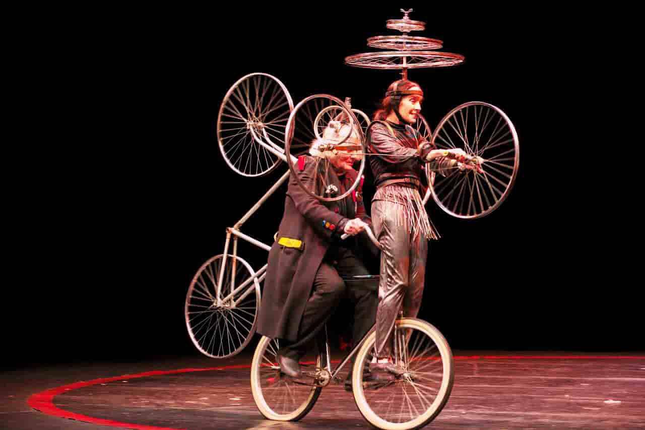Le Cirque Invisible - Το αόρατο τσίρκο στο Παλλάς
