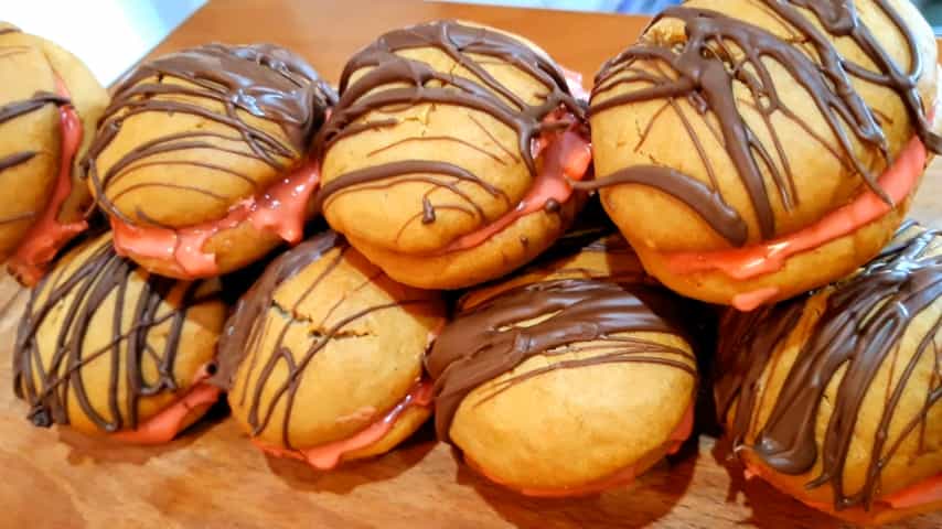 Νηστίσιμα μαλακά μπισκότα με γέμιση κρέμα φράουλα