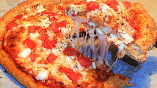 Αφράτη Πίτσα Χωρίς Μαγιά - Πίτσα με 2 Υλικά Χωρίς Ζύμωμα