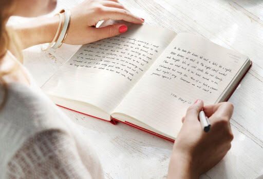 Λόγοι για τους οποίους αξίζει να γράφετε σε ένα ημερολόγιο