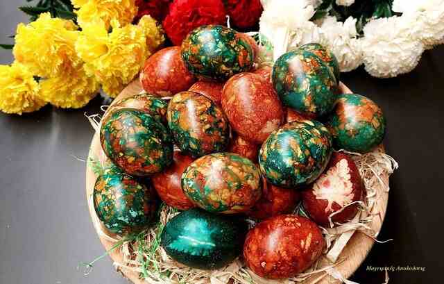 Βάφουμε Πασχαλινά Αυγα με τσόφλια από κρεμμύδια & χρώμα ζαχαροπλαστικής