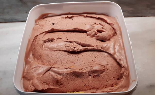 Παγωτό παρφέ σοκολάτας με βύσσινο...